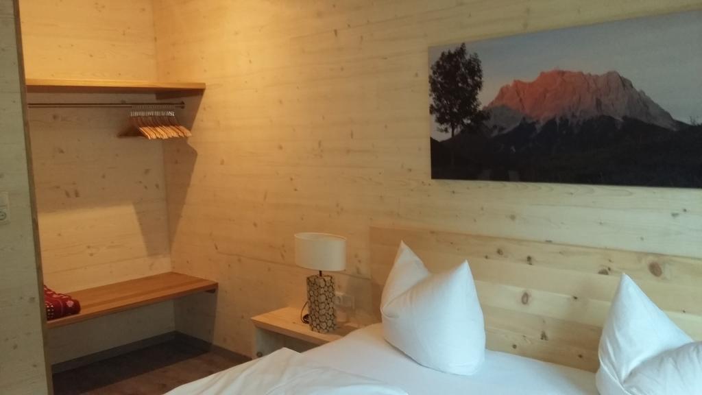 Appartements Alpenland Lermoos Zimmer foto